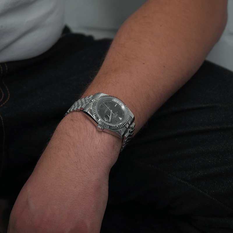 SEIKOJUST BLACK GREEN - Liam Poedagar